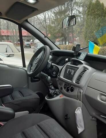 Белый Опель Виваро, объемом двигателя 2.46 л и пробегом 260 тыс. км за 10200 $, фото 6 на Automoto.ua