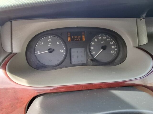 Белый Опель Виваро, объемом двигателя 2 л и пробегом 2 тыс. км за 7800 $, фото 4 на Automoto.ua