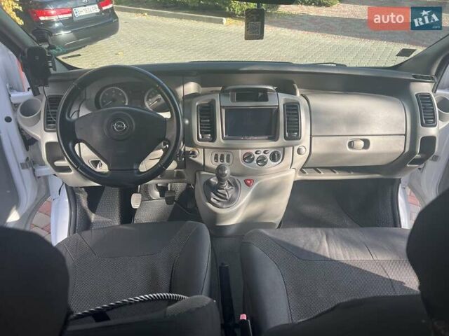 Белый Опель Виваро, объемом двигателя 2 л и пробегом 324 тыс. км за 10999 $, фото 7 на Automoto.ua