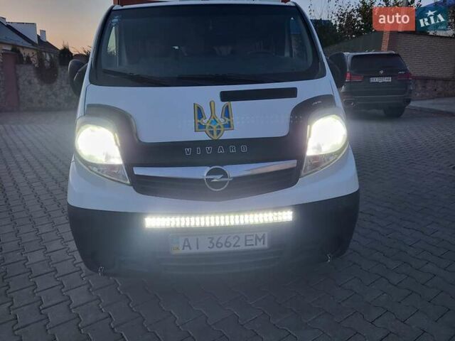 Белый Опель Виваро, объемом двигателя 2 л и пробегом 315 тыс. км за 11600 $, фото 6 на Automoto.ua