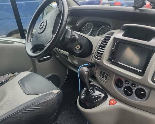 Белый Опель Виваро, объемом двигателя 2 л и пробегом 386 тыс. км за 10200 $, фото 8 на Automoto.ua