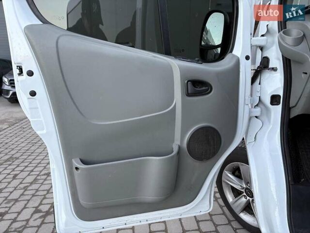 Белый Опель Виваро, объемом двигателя 2 л и пробегом 365 тыс. км за 11190 $, фото 14 на Automoto.ua