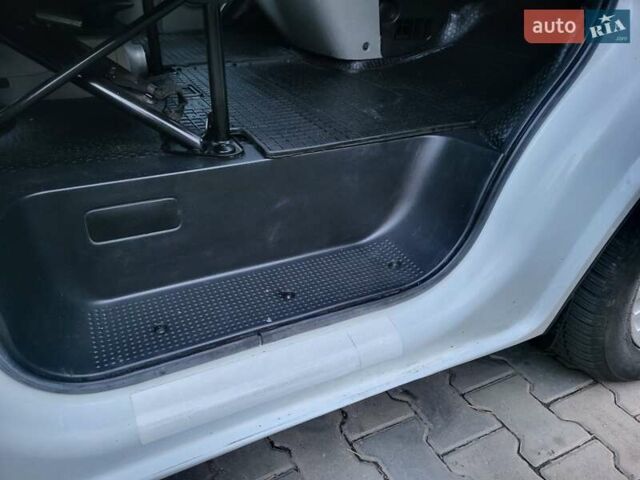 Белый Опель Виваро, объемом двигателя 2 л и пробегом 315 тыс. км за 11600 $, фото 120 на Automoto.ua