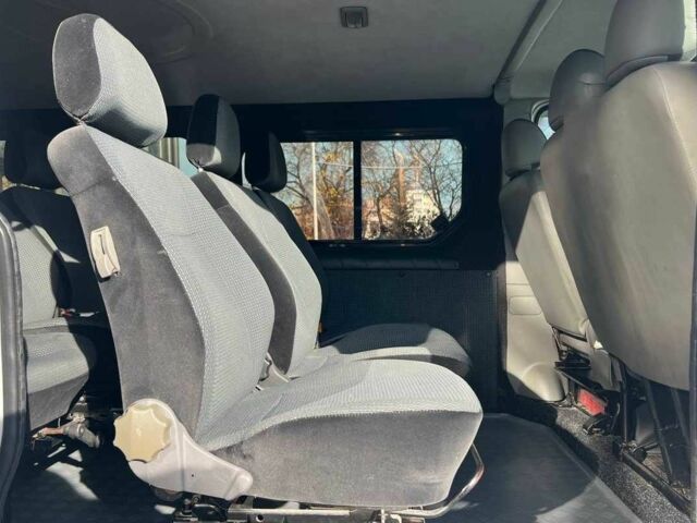 Белый Опель Виваро, объемом двигателя 2.5 л и пробегом 263 тыс. км за 12800 $, фото 12 на Automoto.ua