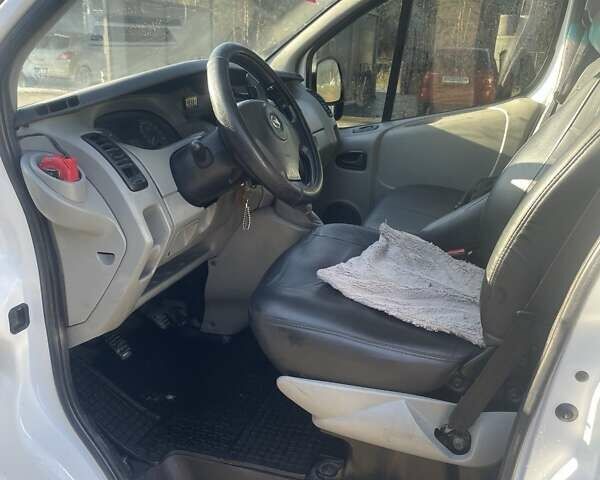 Білий Опель Віваро, об'ємом двигуна 2 л та пробігом 360 тис. км за 10500 $, фото 2 на Automoto.ua