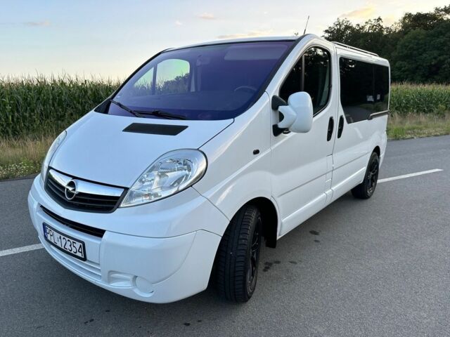 Белый Опель Виваро, объемом двигателя 2 л и пробегом 230 тыс. км за 7200 $, фото 1 на Automoto.ua