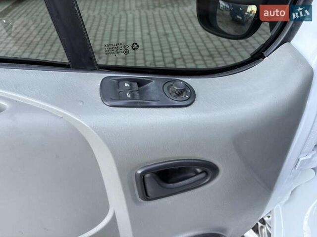 Белый Опель Виваро, объемом двигателя 2 л и пробегом 365 тыс. км за 11190 $, фото 15 на Automoto.ua