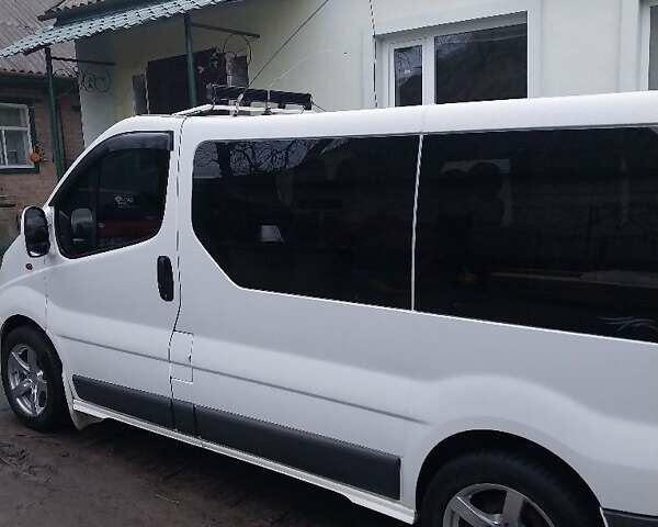 Білий Опель Віваро, об'ємом двигуна 2 л та пробігом 240 тис. км за 12800 $, фото 2 на Automoto.ua