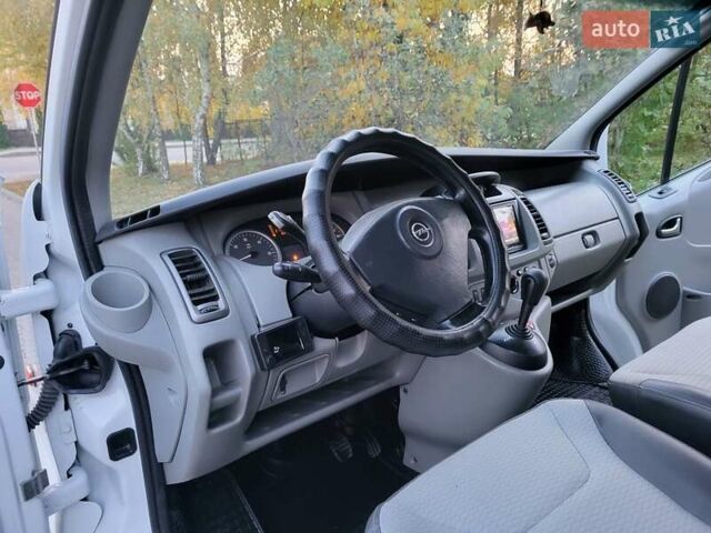 Белый Опель Виваро, объемом двигателя 2 л и пробегом 315 тыс. км за 11600 $, фото 80 на Automoto.ua