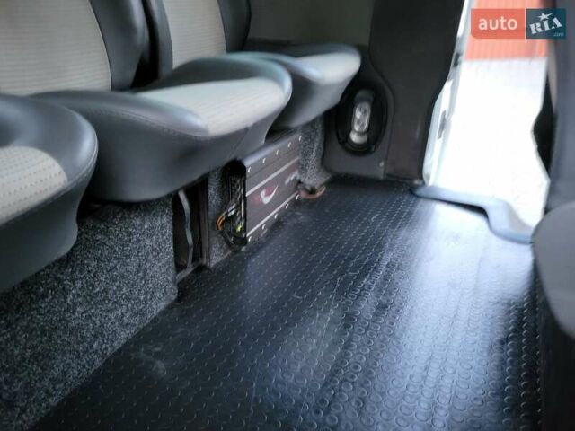 Белый Опель Виваро, объемом двигателя 2 л и пробегом 315 тыс. км за 11600 $, фото 128 на Automoto.ua