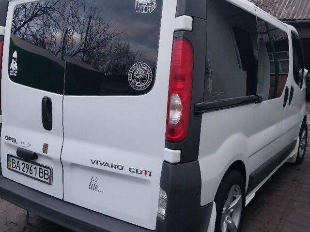 Білий Опель Віваро, об'ємом двигуна 2 л та пробігом 240 тис. км за 12800 $, фото 4 на Automoto.ua
