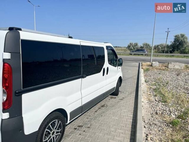 Белый Опель Виваро, объемом двигателя 2 л и пробегом 338 тыс. км за 11500 $, фото 2 на Automoto.ua