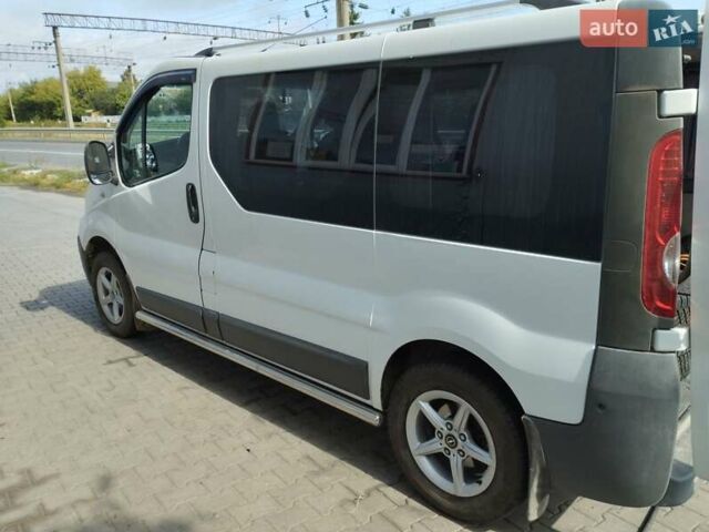 Белый Опель Виваро, объемом двигателя 2 л и пробегом 210 тыс. км за 9300 $, фото 2 на Automoto.ua
