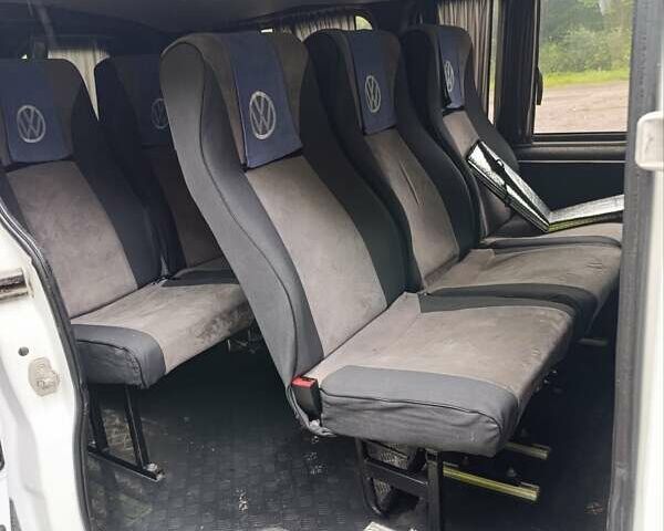 Белый Опель Виваро, объемом двигателя 2.5 л и пробегом 299 тыс. км за 8500 $, фото 2 на Automoto.ua