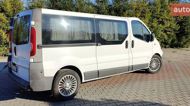 Белый Опель Виваро, объемом двигателя 2 л и пробегом 315 тыс. км за 8999 $, фото 14 на Automoto.ua