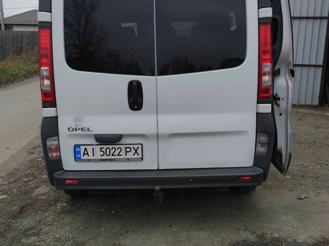 Белый Опель Виваро, объемом двигателя 2 л и пробегом 288 тыс. км за 8600 $, фото 3 на Automoto.ua