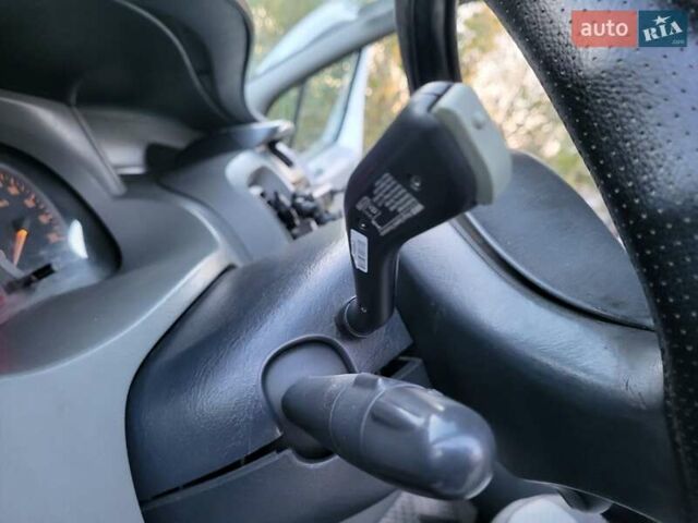 Белый Опель Виваро, объемом двигателя 2 л и пробегом 315 тыс. км за 11600 $, фото 84 на Automoto.ua