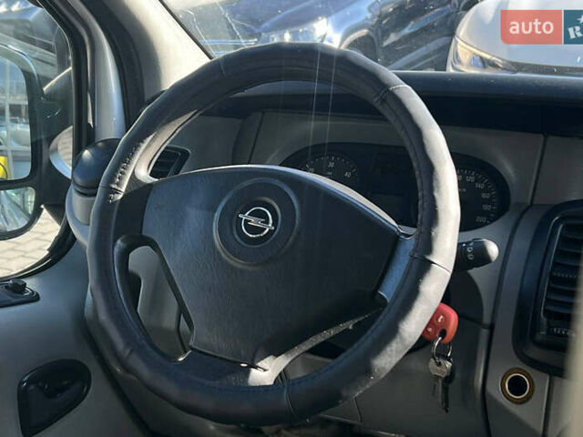 Белый Опель Виваро, объемом двигателя 2.46 л и пробегом 263 тыс. км за 12800 $, фото 14 на Automoto.ua