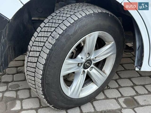 Белый Опель Виваро, объемом двигателя 2 л и пробегом 365 тыс. км за 11190 $, фото 13 на Automoto.ua