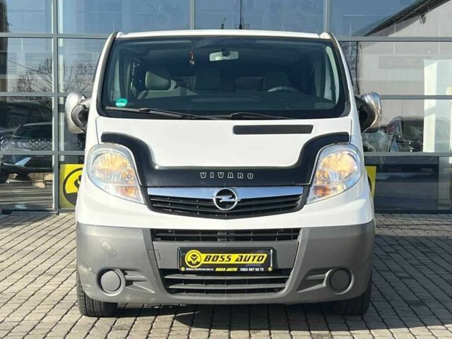 Белый Опель Виваро, объемом двигателя 2.5 л и пробегом 263 тыс. км за 12800 $, фото 1 на Automoto.ua