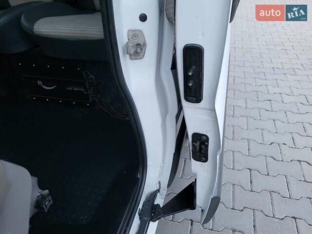 Белый Опель Виваро, объемом двигателя 2 л и пробегом 315 тыс. км за 11600 $, фото 108 на Automoto.ua