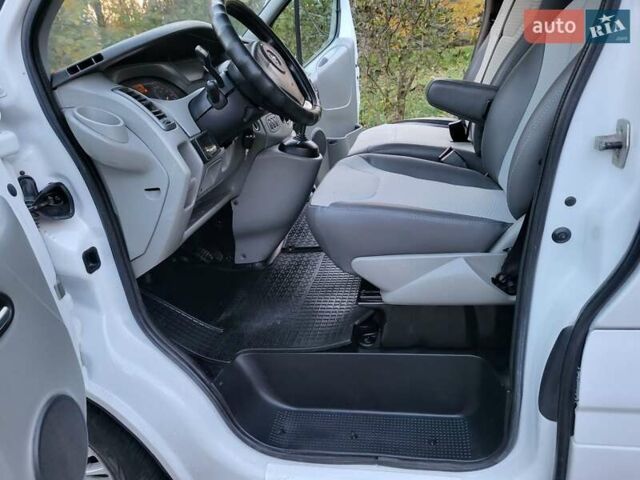 Белый Опель Виваро, объемом двигателя 2 л и пробегом 315 тыс. км за 11600 $, фото 72 на Automoto.ua