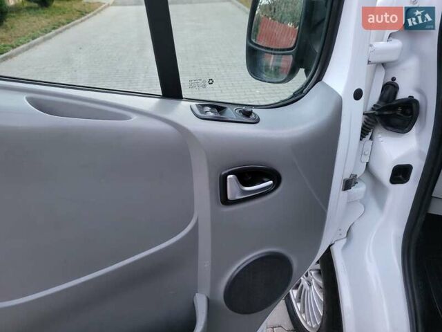 Белый Опель Виваро, объемом двигателя 2 л и пробегом 315 тыс. км за 11600 $, фото 95 на Automoto.ua