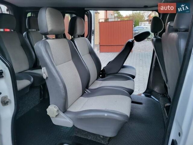 Белый Опель Виваро, объемом двигателя 2 л и пробегом 315 тыс. км за 11600 $, фото 123 на Automoto.ua