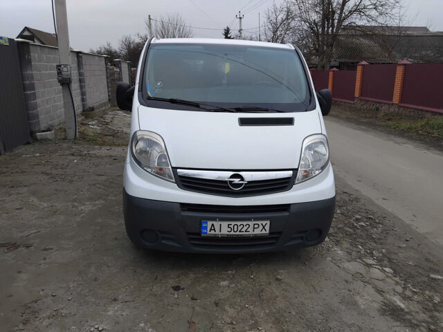 Белый Опель Виваро, объемом двигателя 2 л и пробегом 288 тыс. км за 8600 $, фото 2 на Automoto.ua