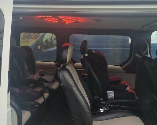 Белый Опель Виваро, объемом двигателя 2 л и пробегом 386 тыс. км за 10200 $, фото 6 на Automoto.ua