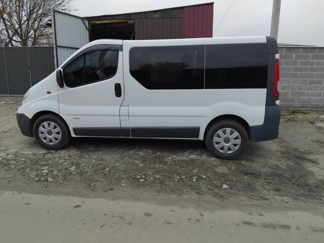 Белый Опель Виваро, объемом двигателя 2 л и пробегом 288 тыс. км за 8600 $, фото 1 на Automoto.ua