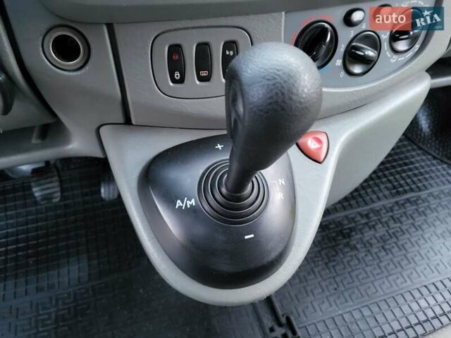 Белый Опель Виваро, объемом двигателя 2 л и пробегом 315 тыс. км за 11600 $, фото 88 на Automoto.ua