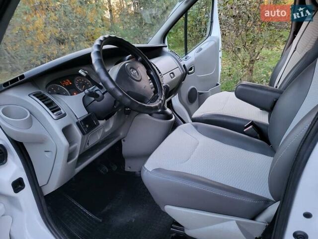 Белый Опель Виваро, объемом двигателя 2 л и пробегом 315 тыс. км за 11600 $, фото 73 на Automoto.ua