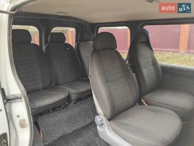 Белый Опель Виваро, объемом двигателя 2 л и пробегом 288 тыс. км за 8600 $, фото 3 на Automoto.ua