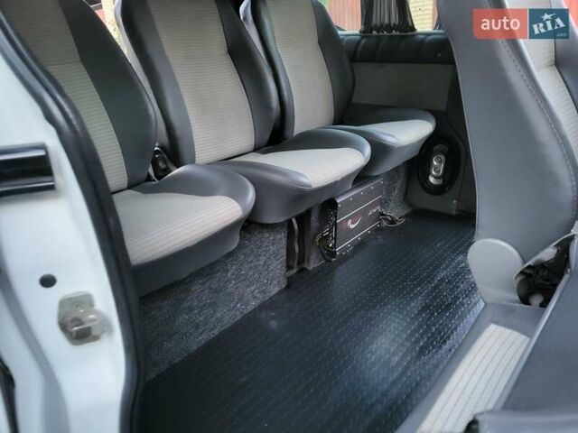 Белый Опель Виваро, объемом двигателя 2 л и пробегом 315 тыс. км за 11600 $, фото 125 на Automoto.ua