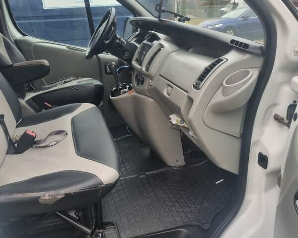 Белый Опель Виваро, объемом двигателя 2 л и пробегом 386 тыс. км за 10200 $, фото 7 на Automoto.ua