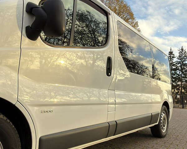 Белый Опель Виваро, объемом двигателя 2.46 л и пробегом 330 тыс. км за 9950 $, фото 12 на Automoto.ua