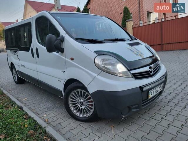 Белый Опель Виваро, объемом двигателя 2 л и пробегом 315 тыс. км за 11600 $, фото 4 на Automoto.ua