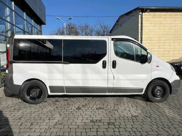 Белый Опель Виваро, объемом двигателя 2.5 л и пробегом 263 тыс. км за 12800 $, фото 7 на Automoto.ua