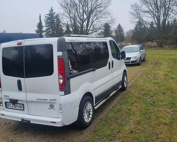 Белый Опель Виваро, объемом двигателя 2 л и пробегом 386 тыс. км за 10200 $, фото 3 на Automoto.ua