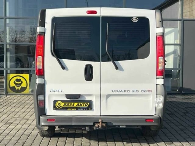 Белый Опель Виваро, объемом двигателя 2.5 л и пробегом 263 тыс. км за 12800 $, фото 5 на Automoto.ua