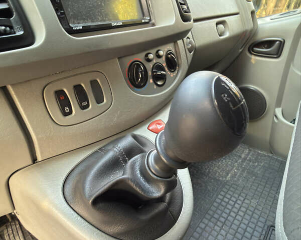 Белый Опель Виваро, объемом двигателя 2.5 л и пробегом 330 тыс. км за 10400 $, фото 22 на Automoto.ua