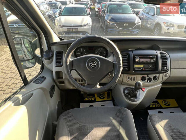 Белый Опель Виваро, объемом двигателя 2.46 л и пробегом 263 тыс. км за 12800 $, фото 15 на Automoto.ua