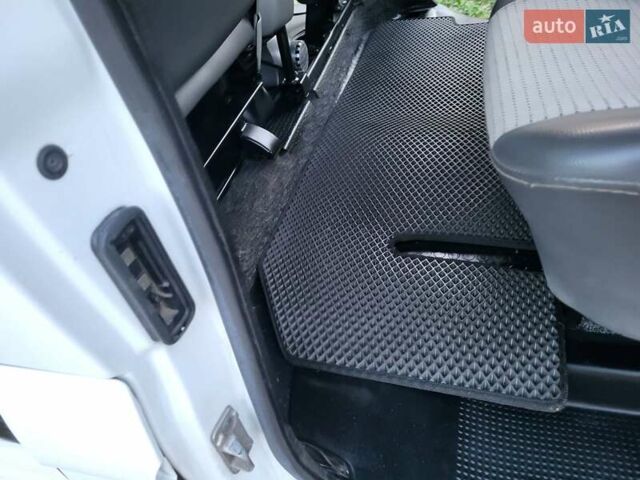 Белый Опель Виваро, объемом двигателя 2 л и пробегом 315 тыс. км за 11600 $, фото 102 на Automoto.ua