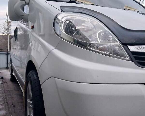 Білий Опель Віваро, об'ємом двигуна 2 л та пробігом 240 тис. км за 12800 $, фото 4 на Automoto.ua