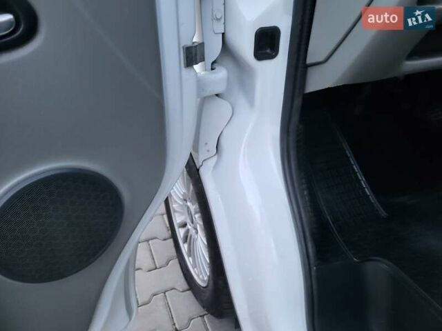 Белый Опель Виваро, объемом двигателя 2 л и пробегом 315 тыс. км за 11600 $, фото 96 на Automoto.ua