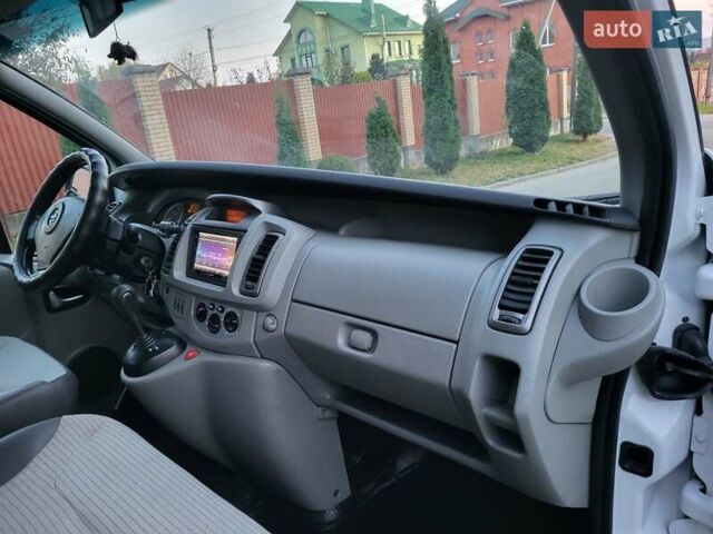 Белый Опель Виваро, объемом двигателя 2 л и пробегом 315 тыс. км за 11600 $, фото 116 на Automoto.ua