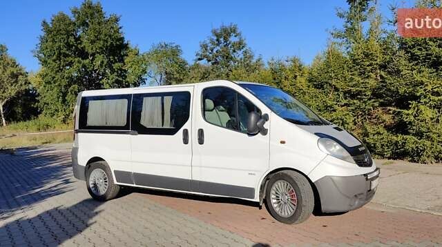 Белый Опель Виваро, объемом двигателя 2 л и пробегом 315 тыс. км за 8999 $, фото 19 на Automoto.ua
