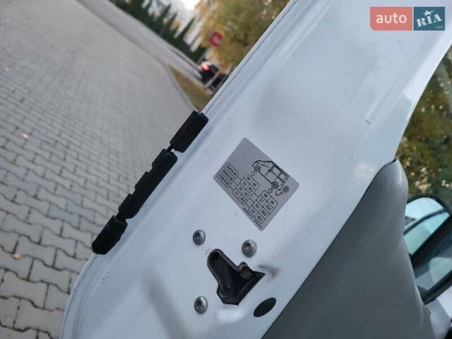 Белый Опель Виваро, объемом двигателя 2 л и пробегом 315 тыс. км за 11600 $, фото 98 на Automoto.ua