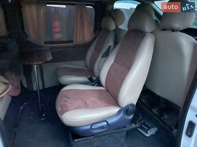 Белый Опель Виваро, объемом двигателя 2 л и пробегом 290 тыс. км за 4999 $, фото 12 на Automoto.ua